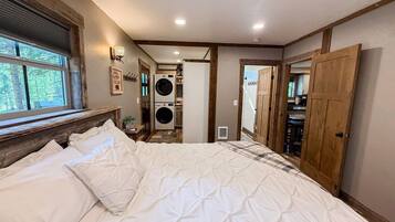 3 bedrooms, iron/ironing board, free WiFi, bed sheets