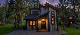 Bison Ridge Cabin #4 | Pet Friendly | 4BR Getaway w/ Hot Tub, Fire Pit & Grill | Sleeps 10!
