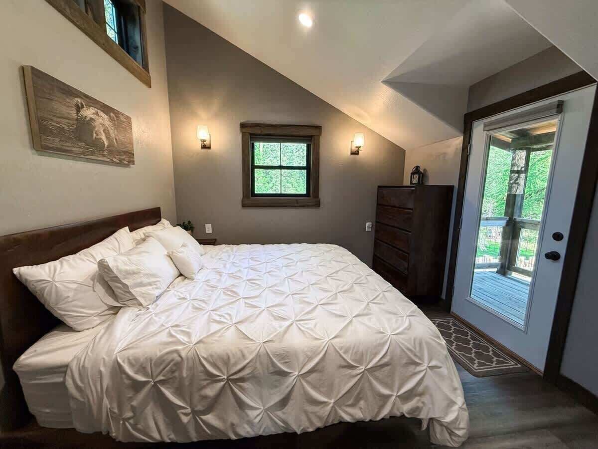 4 bedrooms, iron/ironing board, free WiFi