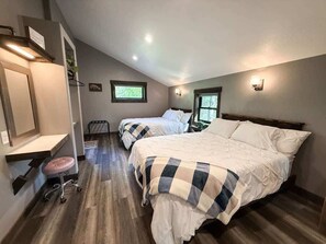 4 bedrooms, iron/ironing board, free WiFi, bed sheets