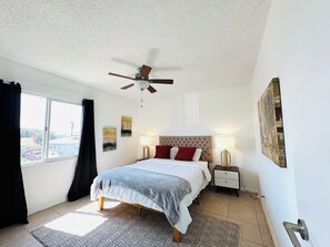 1 bedroom, iron/ironing board, WiFi, bed sheets - Sofi Kia forum , intuit , One bedroom home Los Angeles upstairs left (Los Angeles)