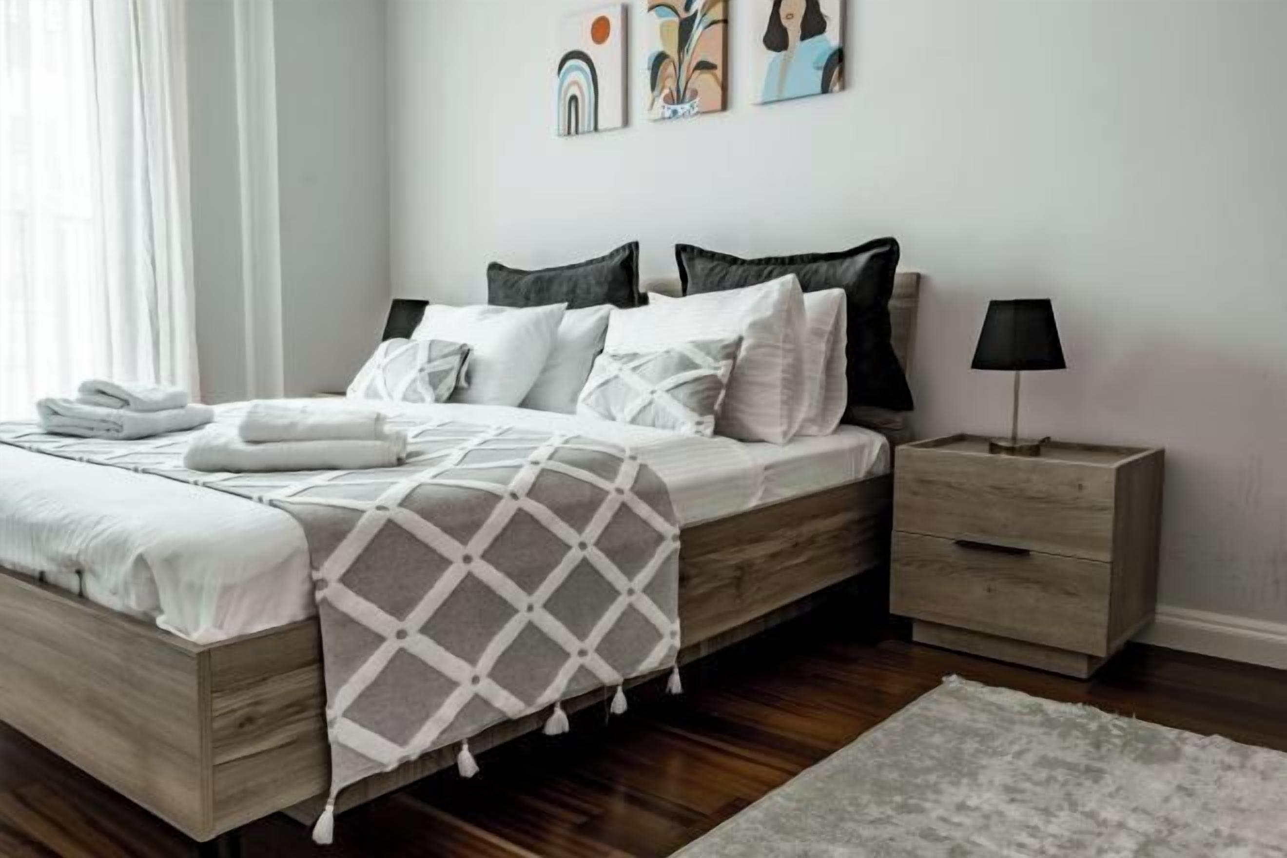 Cribs/infant beds