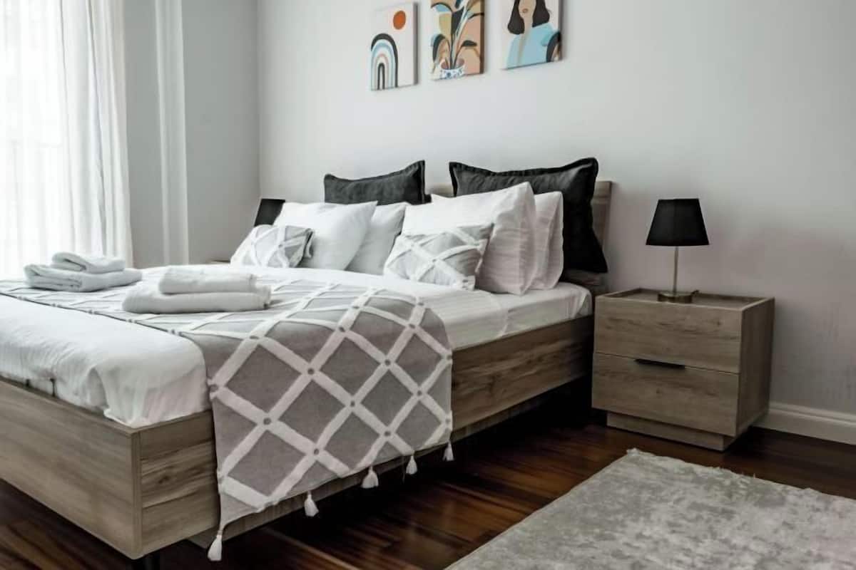 Cribs/infant beds