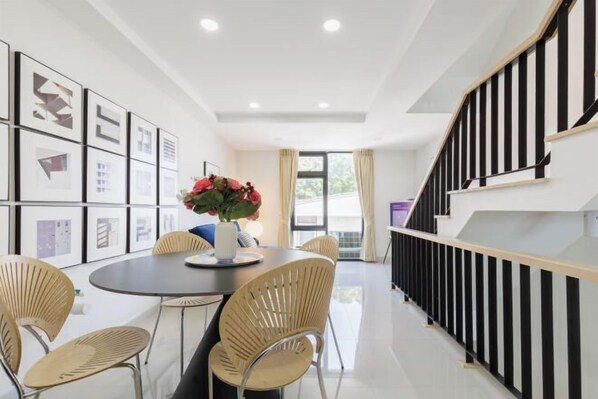 Dining - Bangkok Four-Bedroom Single Family Villa [near Sangtai Shopping Center + Royal Park] (Bangkok)