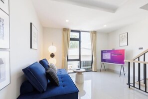 Room - Bangkok Four-Bedroom Single Family Villa [near Sangtai Shopping Center + Royal Park] (Bangkok)