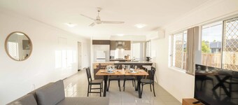 Soothing 4-bedroom house with AC in Yarrabilba