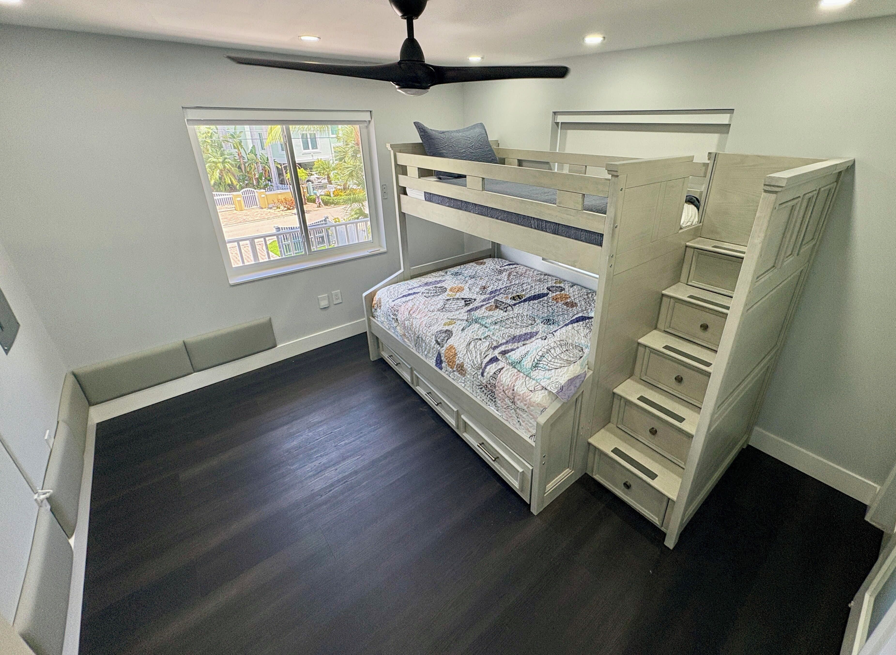 6 bedrooms, iron/ironing board, WiFi