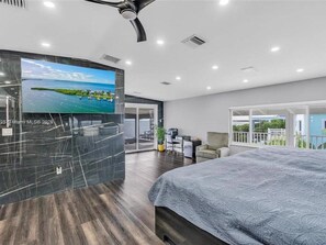 6 bedrooms, iron/ironing board, WiFi