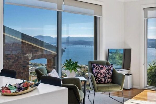 Living area - Nicolas Escape panoramic views luxury and space (Sandy Bay)