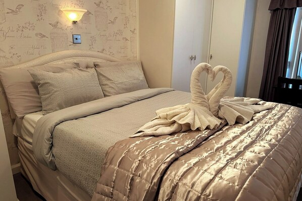 3 dormitoris, escriptori, planxa i posts de planxar i wifi