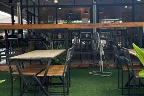 屋外ダイニングエリア