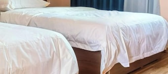 Happy Hotel