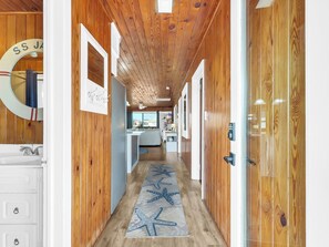 Interior - Conched Out-Waterfront 4BD Beach Home-Cherry Grove-Pet Friendly (North Myrtle Beach)