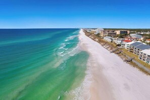 On the beach - 30A ☀️ Massive Sun-Roof | Outdoor Projector | Chefs Kitchen ☀️ 10 Minute Walk to the Beach (Santa Rosa Beach)