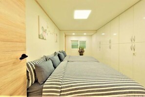 Room - Seoul Dajeong House/Hongdae Entrance Sta.Exit7. Party room. Lovely Big House (Seoul)