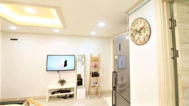 Room - Seoul Dajeong House/Hongdae Entrance Sta.Exit7. Party room. Lovely Big House (Seoul)