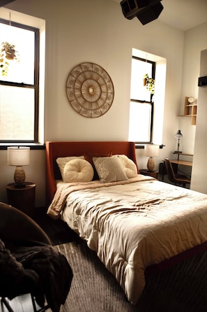Iron/ironing board, WiFi, bed sheets