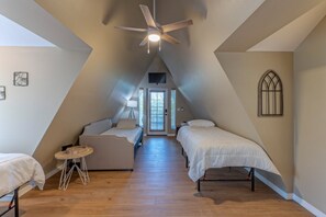 4 bedrooms, iron/ironing board, free WiFi, bed sheets - 2 Pet Friendly Homes, Patios & Balconies, Next to Tonto Nat Forest & Trails (Apache Junction)