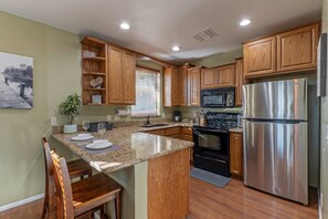 Fridge, microwave, oven, stovetop - 2 Pet Friendly Homes, Patios & Balconies, Next to Tonto Nat Forest & Trails (Apache Junction)