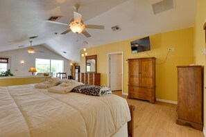 4 bedrooms, iron/ironing board, free WiFi, bed sheets