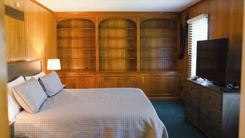 5 bedrooms, desk, iron/ironing board, free WiFi