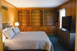 Desk, iron/ironing board, free WiFi, bed sheets