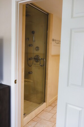 Dusche, Handtücher, Seife, Shampoo