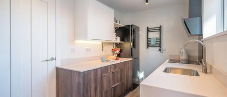 Réfrigérateur, micro-ondes, four, lave-vaisselle