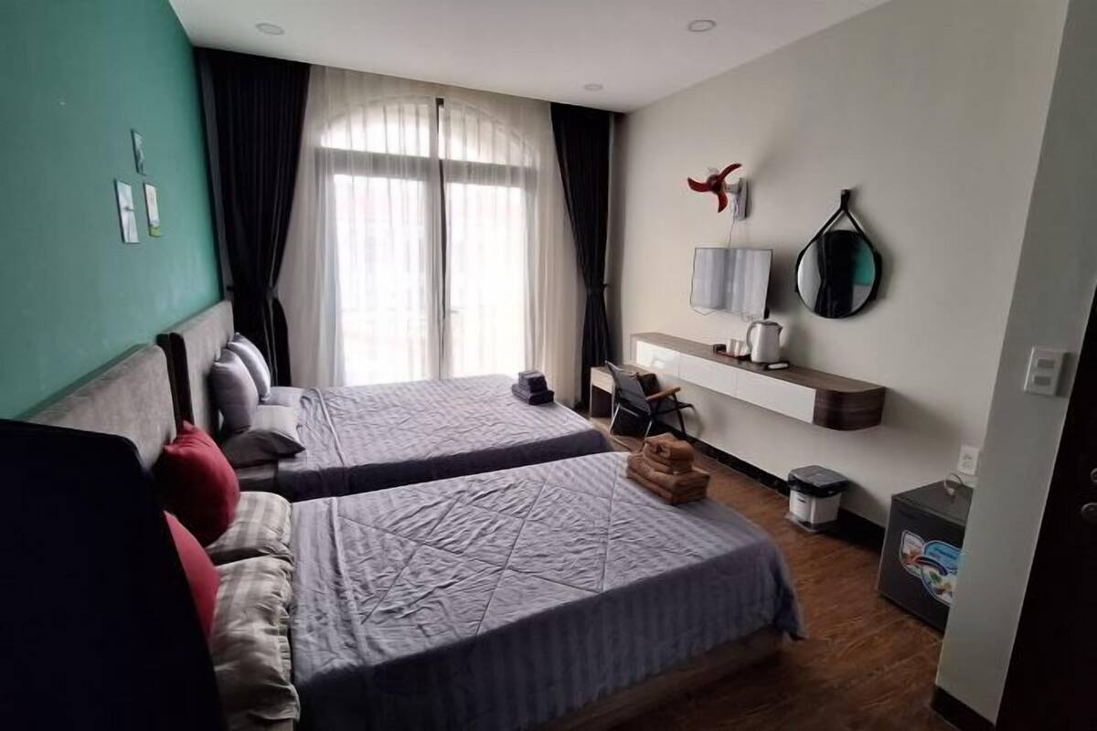 Bàn ủi/dụng cụ ủi quần áo 