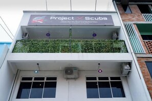 A building with a sign that reads 'Project X Scuba.' - Project X Scuba (Semporna)