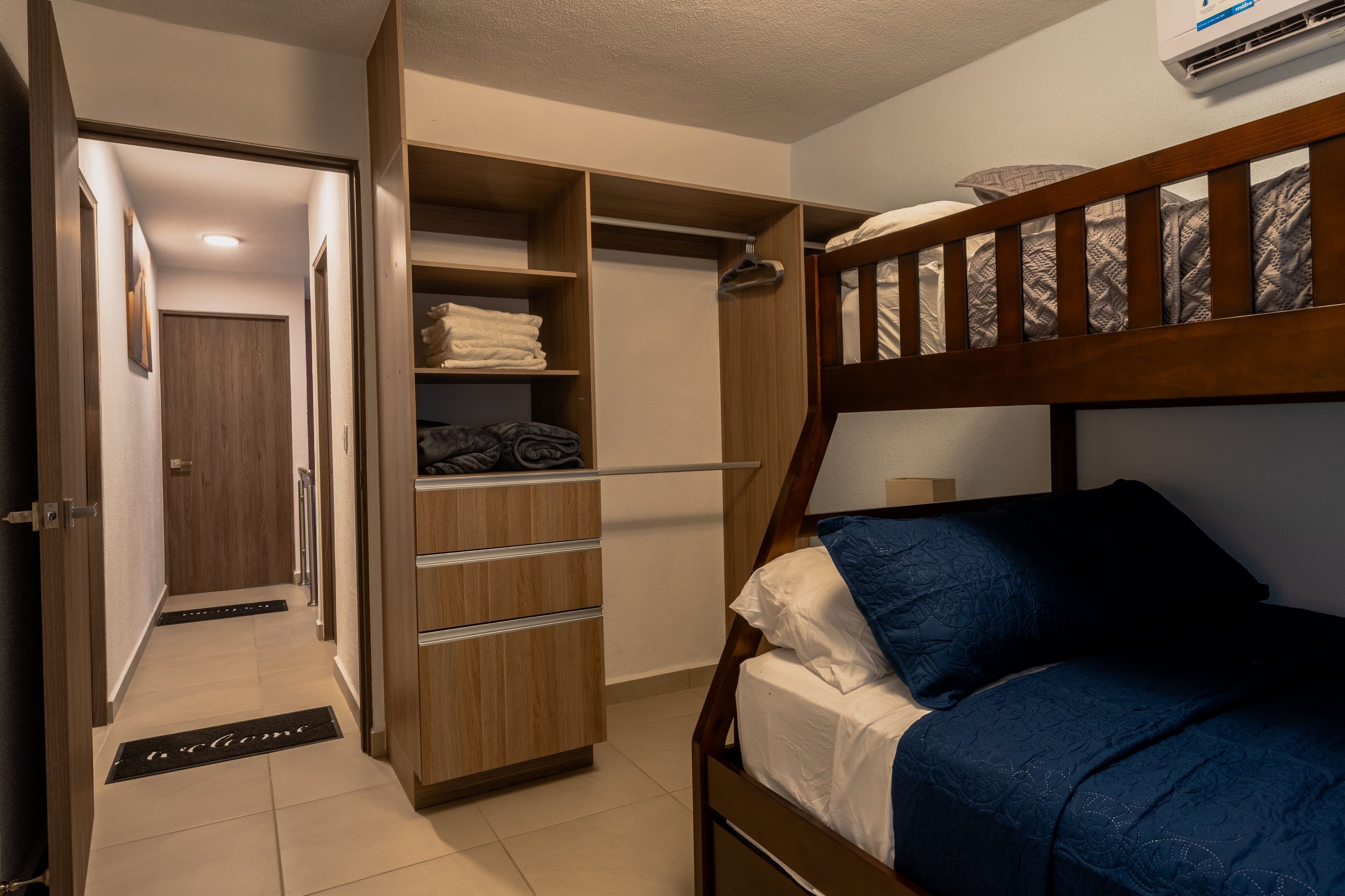 3 dormitoris, planxa i posts de planxar, wifi gratuïta i roba de llit 