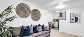 Stylish Modern 2-bedroom Suite