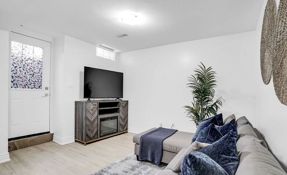 Stylish Modern 2-bedroom Suite - Mississauga