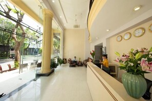 A hotel lobby with a reception desk, seating area, and large windows. - The Shilla Luxury I Hotel-더신라럭셔리호텔 (Ho Chi Minh City)
