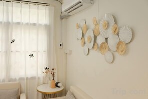Unclassified image, 5 of 98, button - Luck viia 2 (Bangkok)
