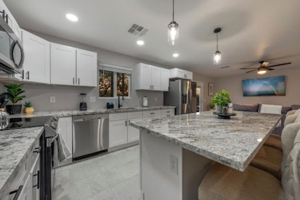 Frigorifero, microonde, forno, piano cottura