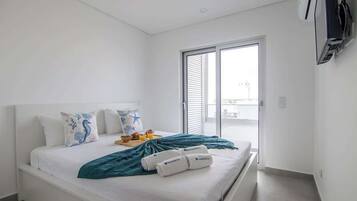 1 habitación, tabla de planchar con plancha, wifi gratis y ropa de cama