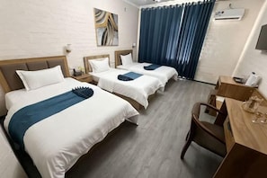 Bàn ủi/dụng cụ ủi quần áo 