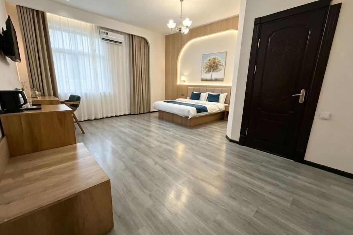 Bàn ủi/dụng cụ ủi quần áo 