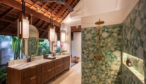 Hiustenkuivaaja, bidee, pyyhkeet, saippua