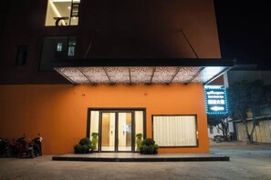 Ảnh chưa phân loại, 2 trong số 17 ảnh, nút
