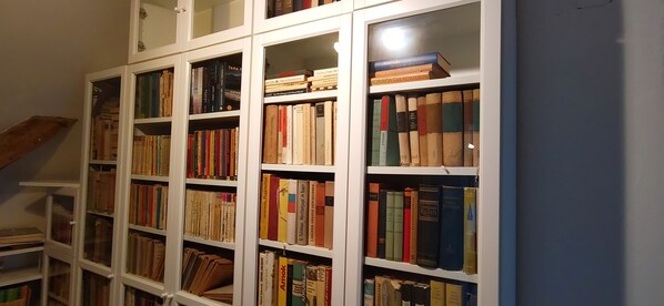 A bookshelf filled with various books.