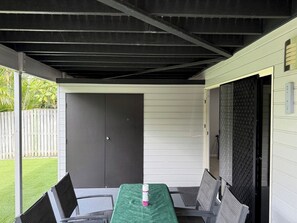 تناول الطعام بالخارج