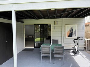 تناول الطعام بالخارج