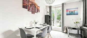 Modern 3-Bed Maisonette | Epping High St | Parking