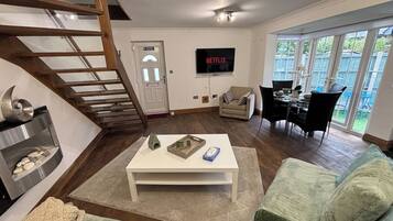 TV, fireplace