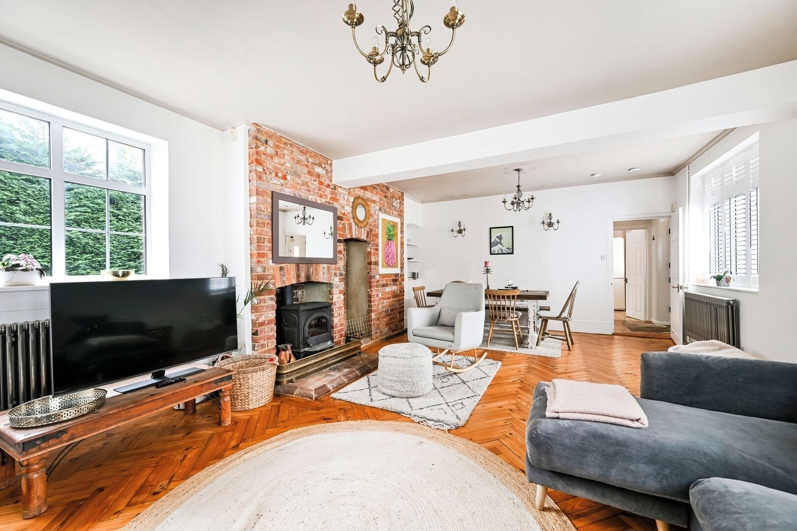 TV, fireplace