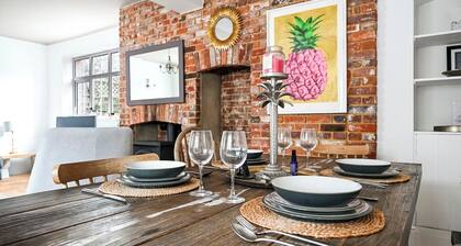 Stylish 3-Bed Home Close to Stansted Airport