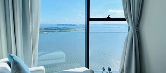 A La Carte Residence HaLong Bay - High Floor and Bay View