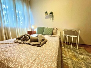 Iron/ironing board, WiFi, bed sheets